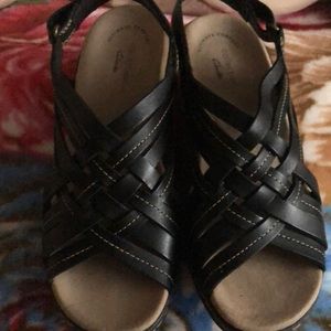 New Women’s Clark’s sandals 7